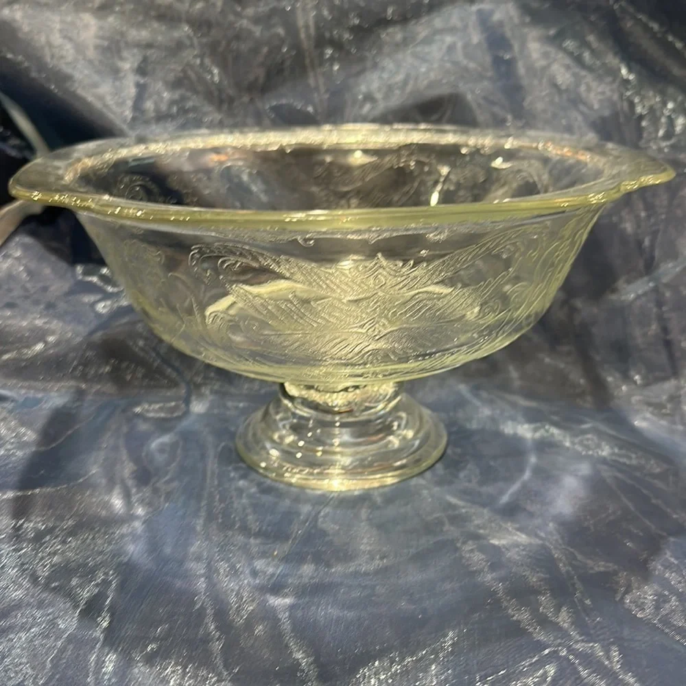 VINTAGE Depression Federal glass yellow Glass Madrid Footed Pedestal Bowl